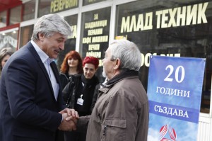 На обект номер 1. Валентин Върбанов благодари на своя първи клиент Герчо Петров.