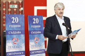 На годишната среща. Валентин Върбанов открива срещата.